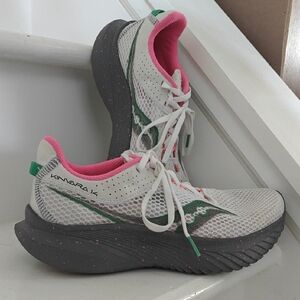 Saucony Kinvara 14 Women's White and Pink Athletic Shoes Size 7.5